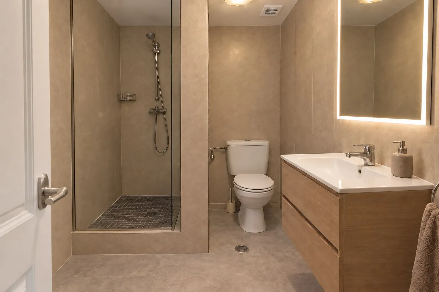 Baño renovado en Torreblanca, Fuengirola, con mampara fija, mueble de lavabo y espejo con luz